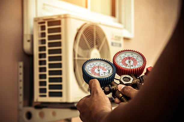 Professional Hvac technician working in Tustin, CA